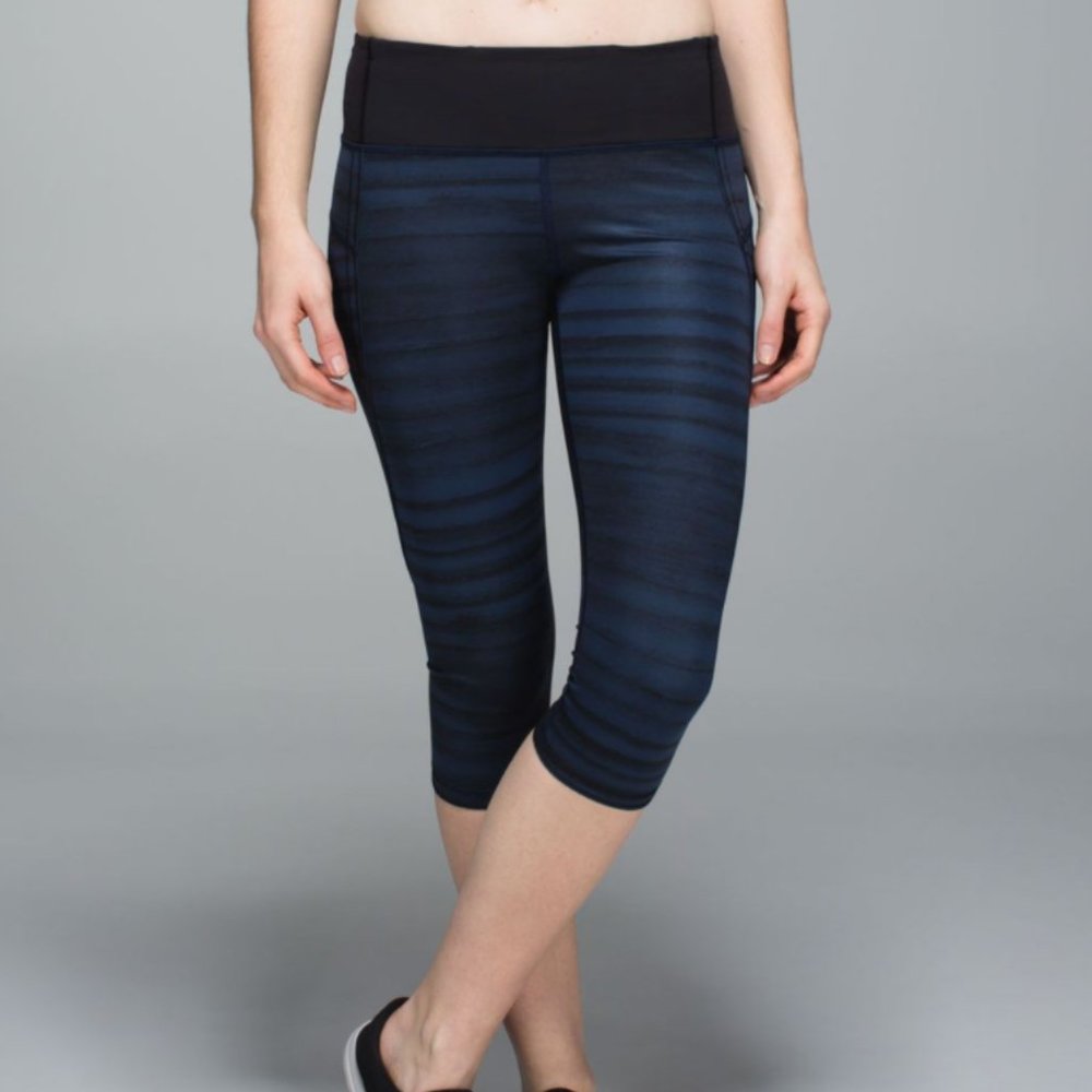 Lululemon Top Speed Crop (Good Vibes Deep Navy Black/Black) - Size 8